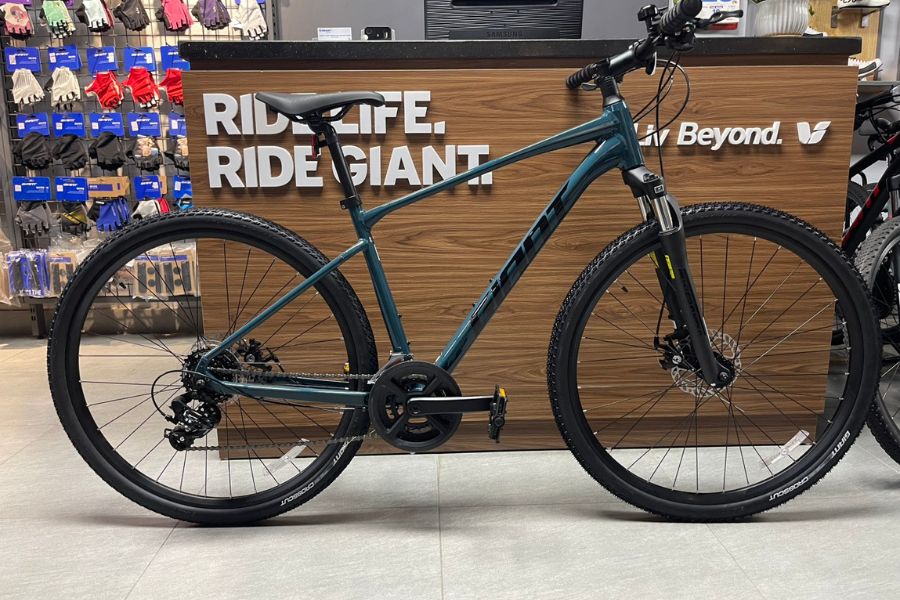 Xe đạp địa hình Giant Roam 4 D bản 2024 giảm giá 500K + KM 32 Xe đạp địa hình Giant Roam 4D 2024 màu xanh