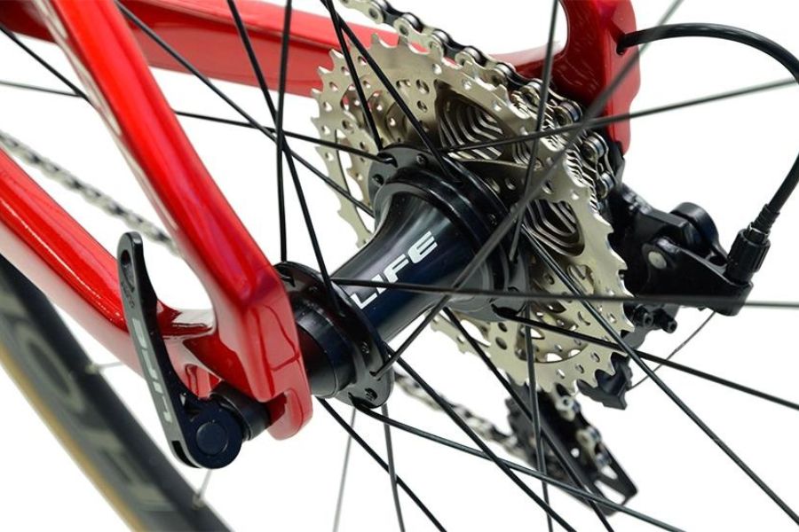 Xe đạp đua Life Captian khung Carbon linh kiện Shimano Nhật 56 May o sau xe đạp Life captian