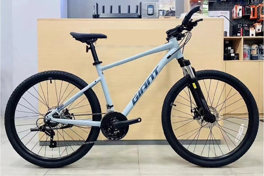 Xe đạp địa hình Giant ATX 620 bản 2025 giảm giá + KM 32 Xe đạp địa hình Giant ATX 620 bản 2025 màu trắng sứ