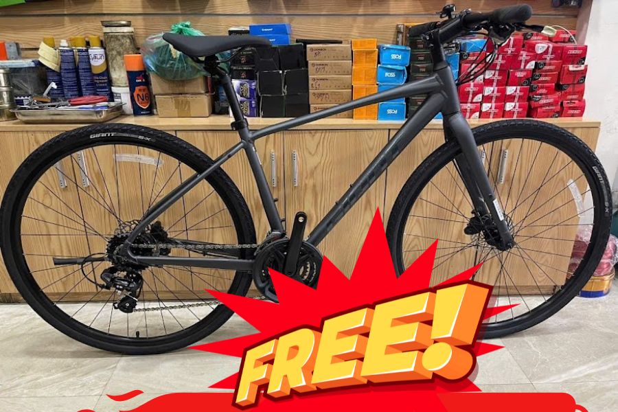 Xe đạp đường phố(touring) Giant Escape 1 bản 2025 giảm giá 550K 32 Xe đạp đương Phố (touring) Giant Escape 1 2025 Màu đen