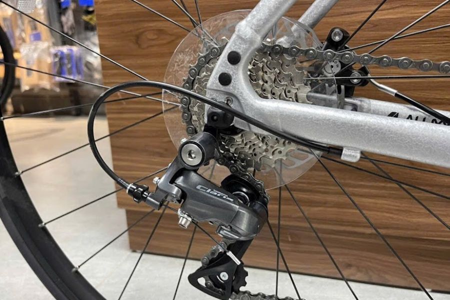 Xe đạp đua Giant Speeder-D1 bản 2025 giá tốt + kèm Km 25 Líp Và Củ đề Sau Xe đạp đua Giant Speeder D1 Bản 2025