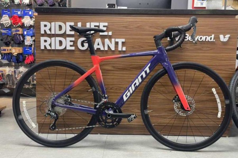 Xe đạp đua Giant PCR LTD 2+ bản 2025 giảm giá + KM 27 Xe đạp đua Giant Pcr Ltd 2+ Bản 2025 Màu đỏ Xanh