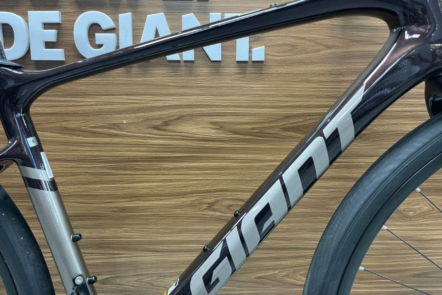 Xe đạp đường phố (Touring) Giant FastRoad AR ADV 2 bản 2025 giảm giá 5M 32 Khung Xe đạp đường Phố (touring) Giant Fastroad Ar Adv 2 Bản 2025