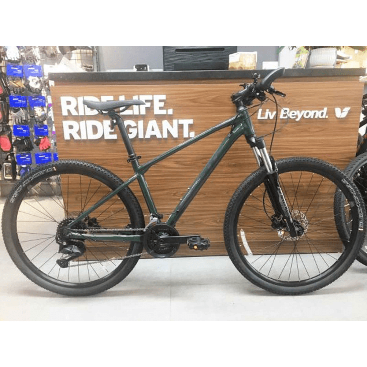 Xe đạp địa hình Giant ATX 830 bản 2024 giảm giá 2M, CK 33 Xe đạp địa Hình Giant Atx 830 Bản 2024 Màu Xanh