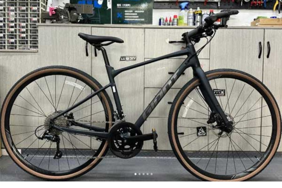 Xe đạp đường phố (Touring) Giant Revolf F2 bản 2025 giảm giá 2M 17 Xe đạp đường Phố (touring) Giant Revolt F3 Bản 2025 Màu đen