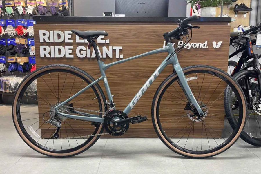 Xe đạp đường Phố (touring) Giant Revolt F3 Bản 2025