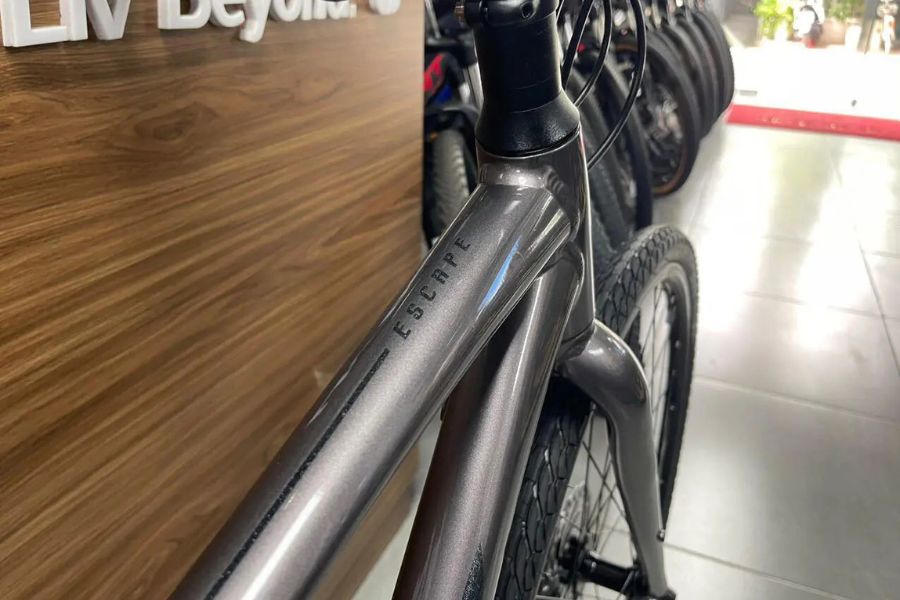 Xe đạp đường phố (Touring) Giant Escape 2 bản 2024 giảm giá 800K 23 ống Ngang Xe đạp đường Phố (touring) Giant Escape 2 Bản 2024