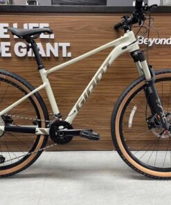 Xe đạp địa Hình Giant Xtc 820 Bản 2024 Màu Trắng ảnh Thật