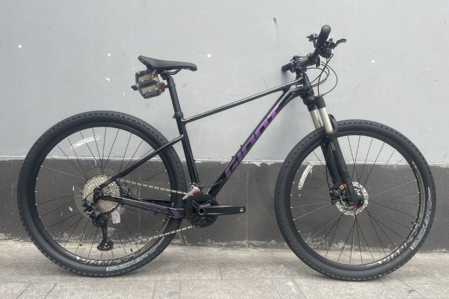 Xe đạp địa hình Giant XTC 820 bản 2023 (27,5 và 29inch) giảm giá 3M 31 Xe đạp địa Hình Giant Xtc 820 Bản 2023 Màu đen