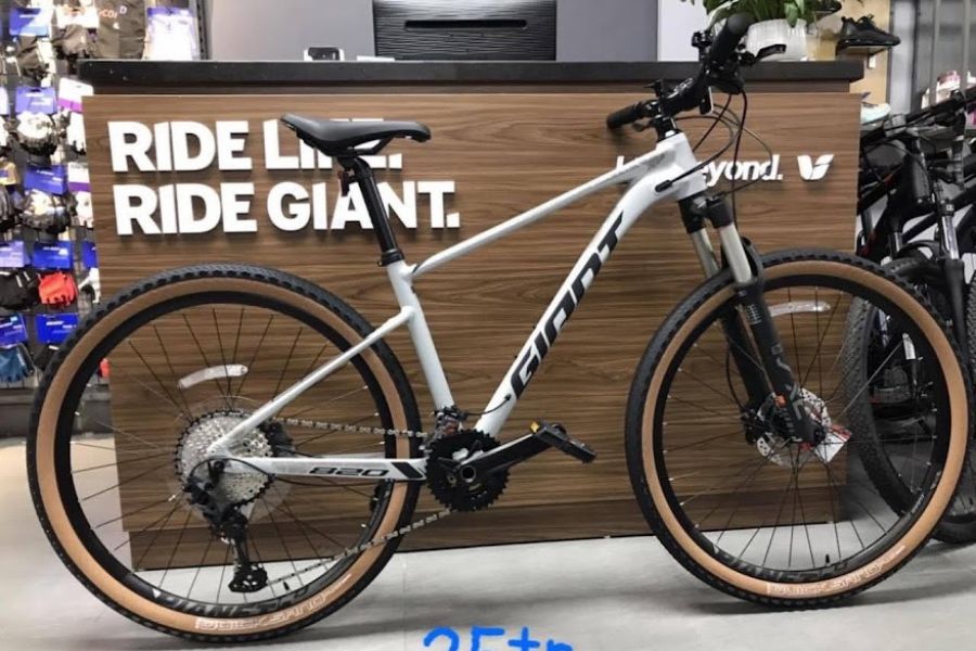 Xe đạp địa hình Giant XTC 820 bản 2023 (27,5 và 29inch) giảm giá 3M 30 Xe đạp địa Hình Giant Xtc 820 Bản 2023 Màu Trắng