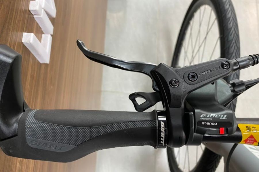 Xe đường phố Giant Revolt F1 bản 2022 giảm giá sốc 27 Tay Phanh Và Tay đề Xe đạp đường Phố Giant Revolt F1 Bản 2022