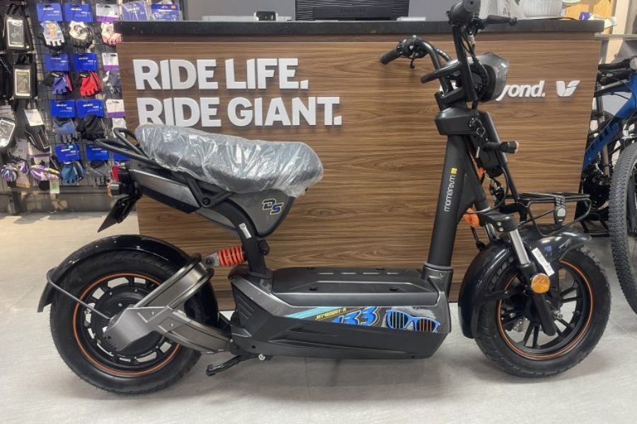 Xe điện Giant ELEM 133DS bản 2021 (4 bình) 33 Xe điện Giant Elem 133ds (4 BÌnh) Bản 2021 Màu đen