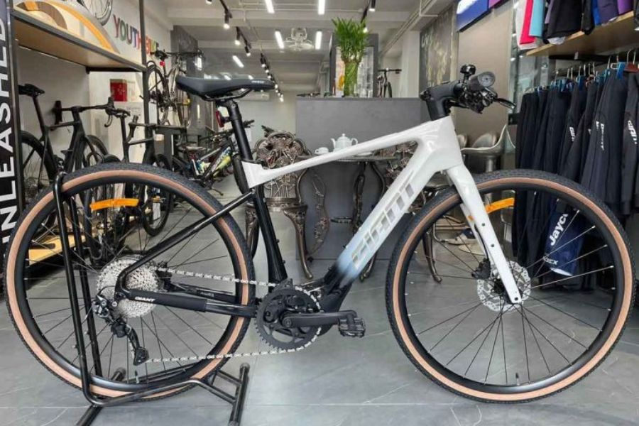 Xe đạp điện trợ lực Giant Revolt E+ 2 bản 2024 9 Xe điện Trợ Lực Giant Revolt E+ 2 Bản 2024 Màu Trắng