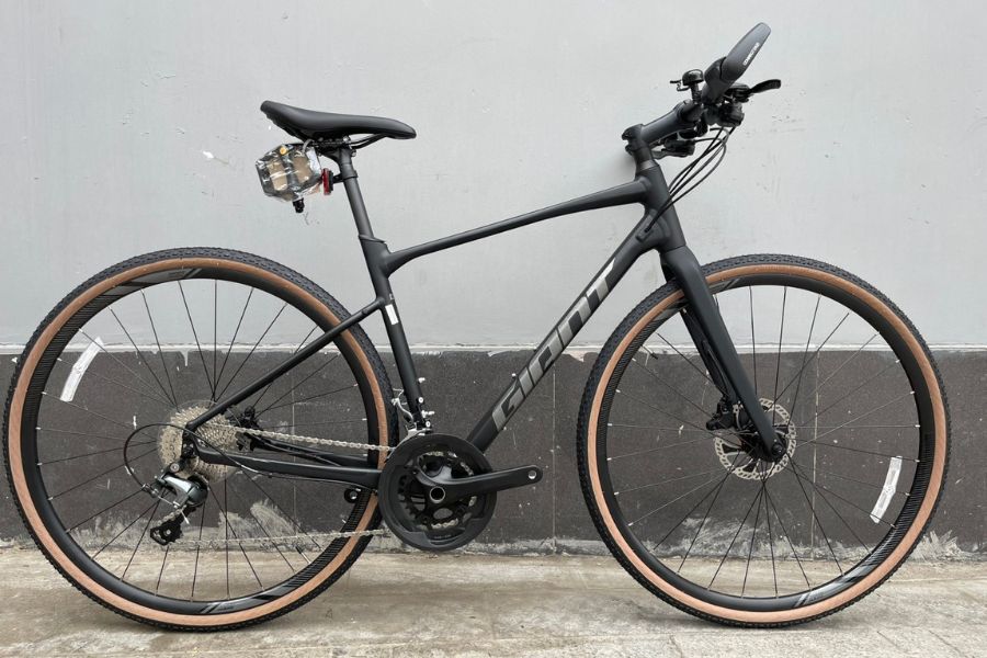 Xe đường phố Giant Revolt F1 bản 2022 giảm giá sốc 24 Xe đạp đường Phố Giant Revolt F1 Bản 2022 đen