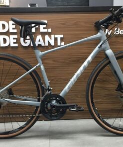 Xe đạp đường Phố Giant Revolt F1 Bản 2022 Xám Trắng