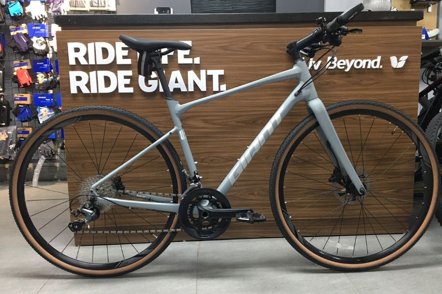 Xe đường phố Giant Revolt F1 bản 2022 giảm giá sốc 23 Xe đạp đường Phố Giant Revolt F1 Bản 2022 Xám Trắng